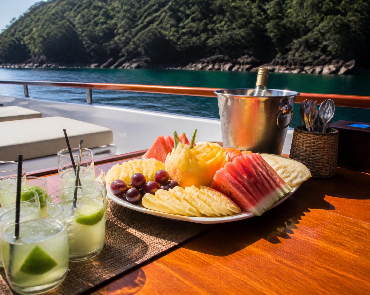 Frutas & caipirinha